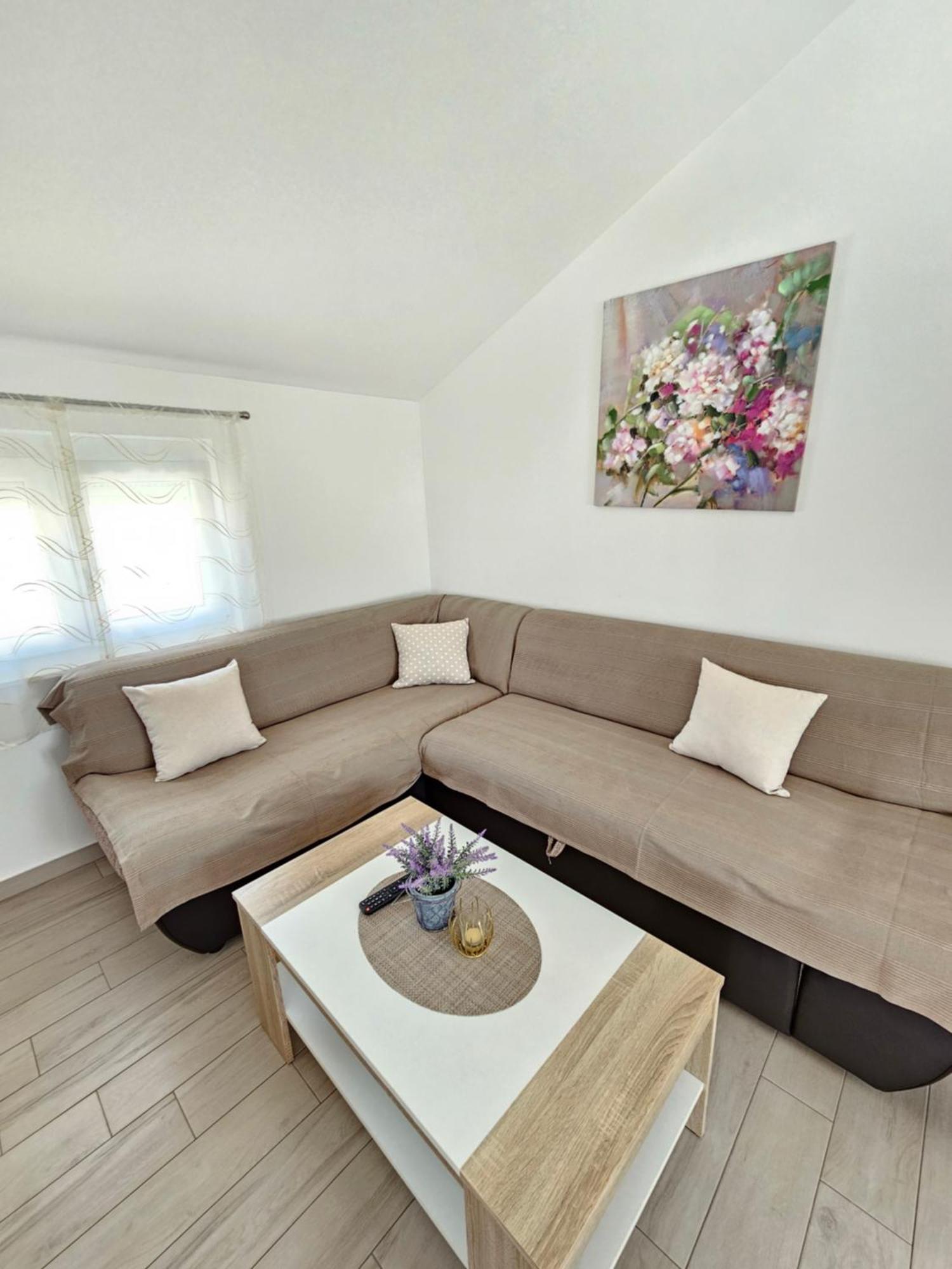 Apartment Vip Pirovac Exteriör bild