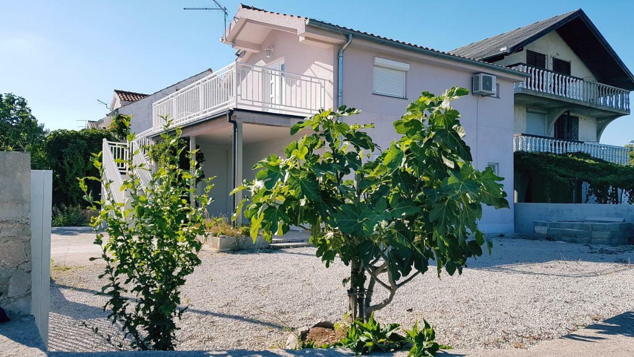 Apartment Vip Pirovac Exteriör bild